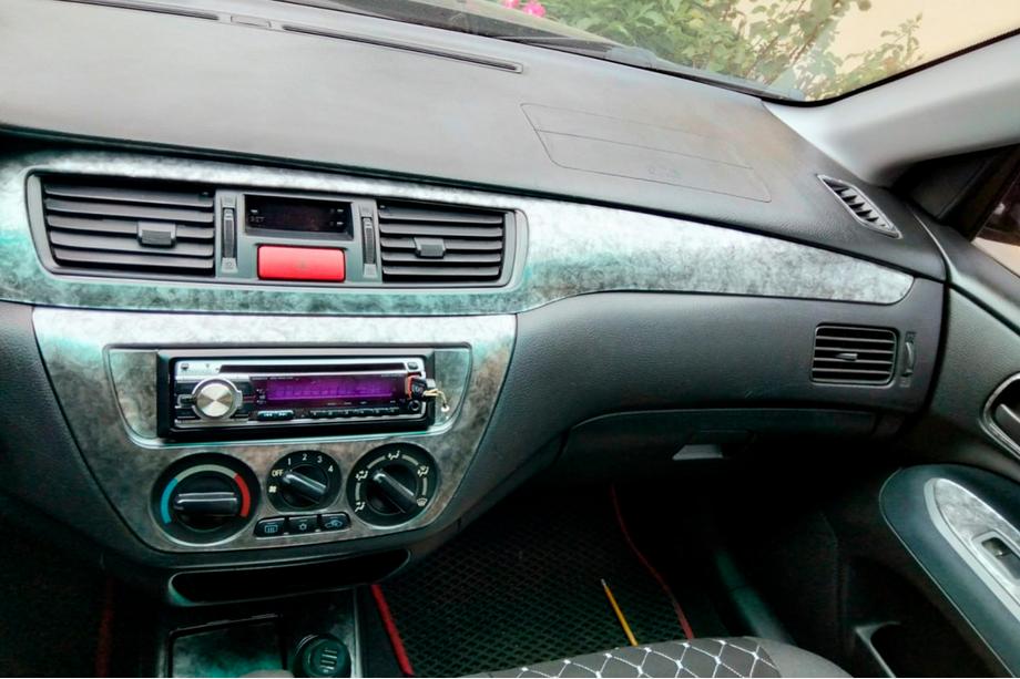 Mitsubishi Lancer 9 2004-2008 Armaturenbrett Abdeckung V1 (Meric) Image