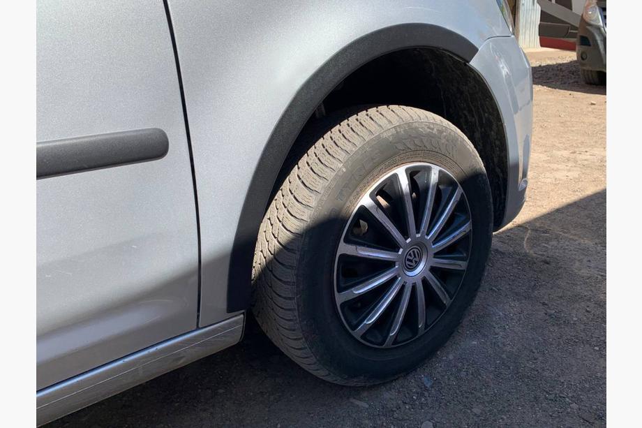 Volkswagen Caddy 2010-2015 Radlaufverbreiterungen (schwarz matt) Kurzversion, 2 Seitenteile (Metall) Foto 8