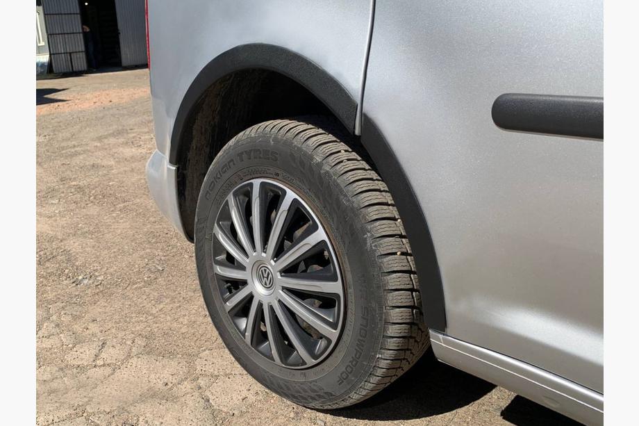 Volkswagen Caddy 2010-2015 Radlaufverbreiterungen (schwarz matt) Kurzversion, 2 Seitenteile (Metall) Foto 13