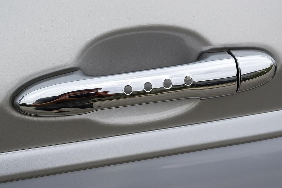 Mercedes Vito W639 2004-2014 Chrom Türgriffblende mit Löchern (1 Stk, Edelstahl) Image
