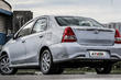 Überblick über das Budget-Limousine Toyota Etios Foto 5