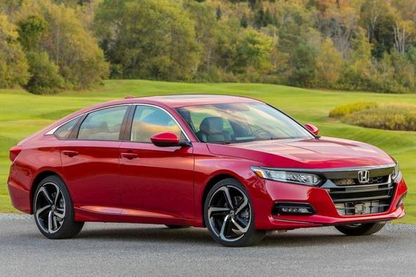 Übersicht der Honda Accord Limousine zehnten Generation