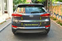 Hyundai Tucson TL 2016-2021 Kofferraumleisten über dem Kennzeichen (2015–2018, oben, breit, Edelstahl) Foto 2
