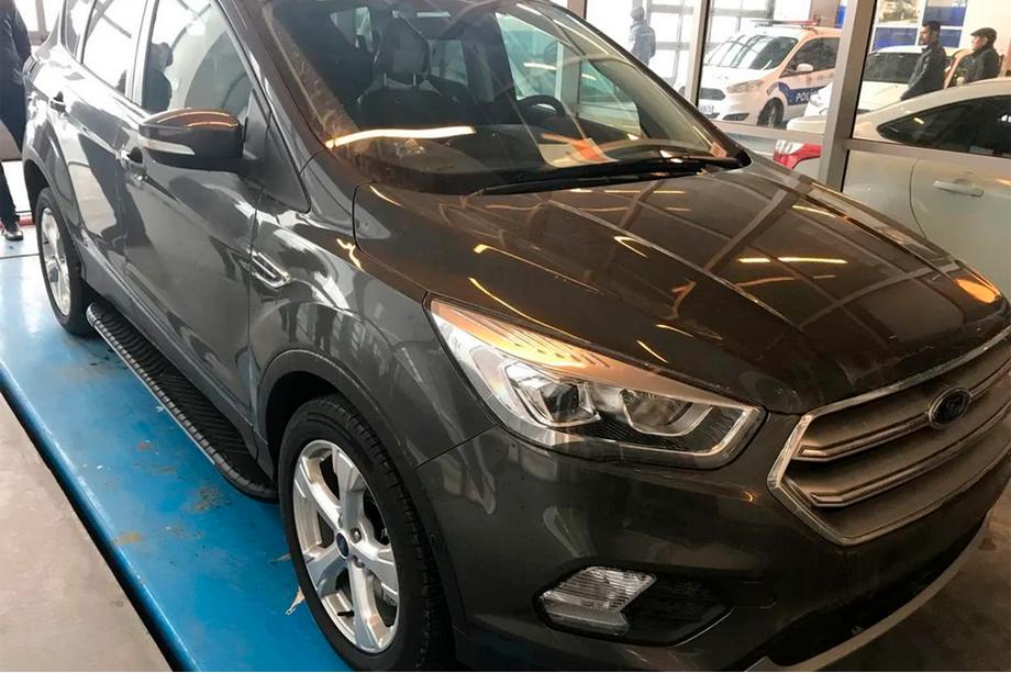 Ford Kuga/Escape 2013-2019 Trittbretter Bosphorus Grey (2 Stk., Aluminium) Mit schwarzer Leiste an den Türen Foto 9