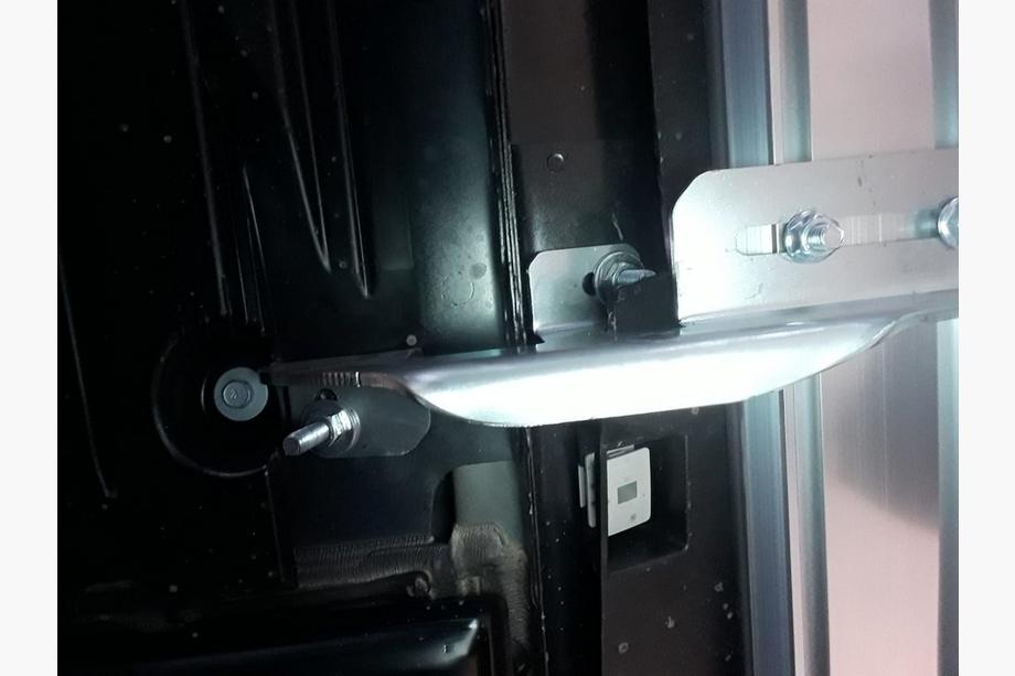 Ford Kuga/Escape 2013-2019 Trittbretter Bosphorus Grey (2 Stk., Aluminium) Mit schwarzer Leiste an den Türen Foto 11