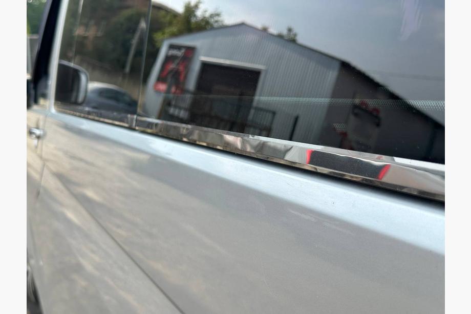 Volkswagen T5 Caravelle 2004-2010 Fensterunterkante Chromleisten (6-teilig, Edelstahl) Langer Radstand Foto 6