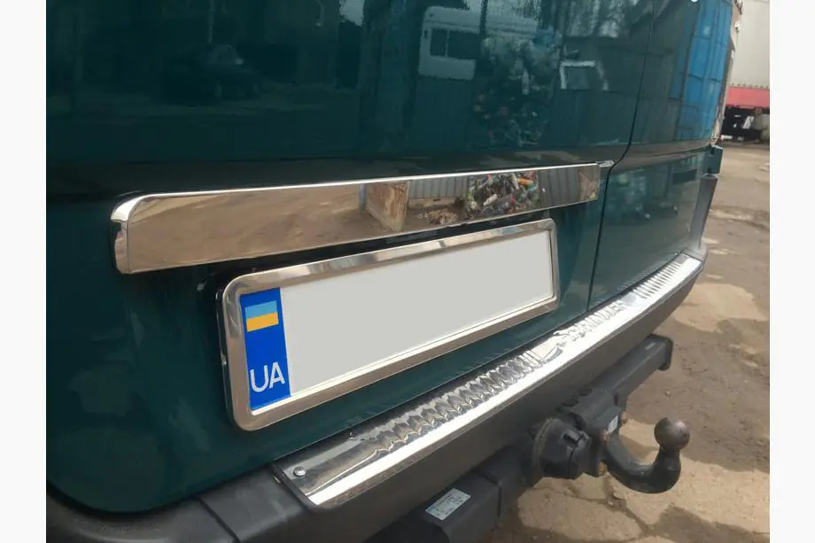 Mercedes Sprinter W906 2006–2018 Kofferraumleisten über dem Kennzeichen BlackChrome (Edelstahl) Image