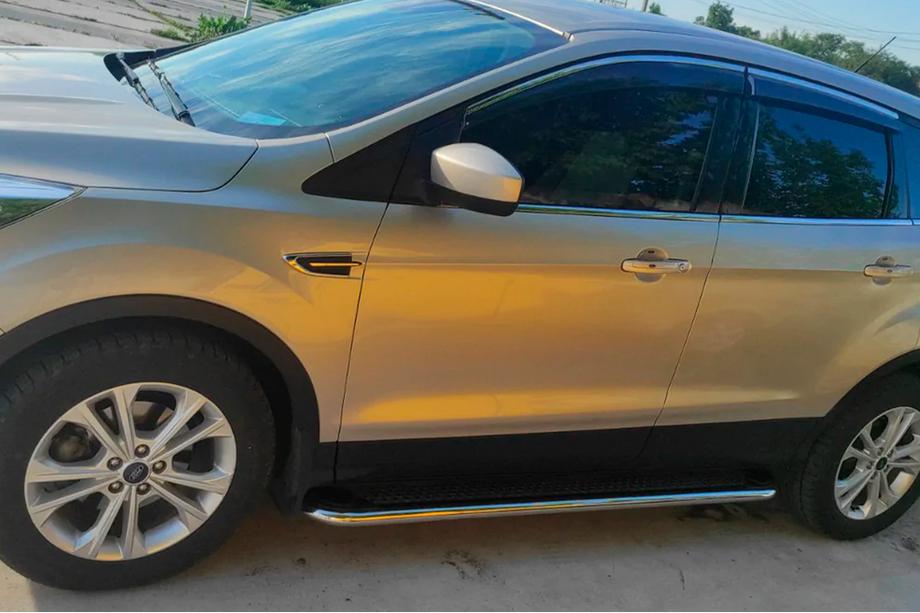 Ford Kuga/Escape 2013-2019 Seitenschweller Maydos V2 (2 Stk., Aluminium + Edelstahl) Mit Zierleisten an den Türen Foto 9