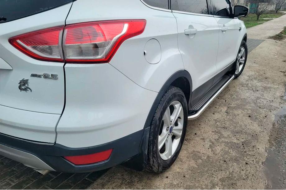 Ford Kuga/Escape 2013-2019 Seitenschweller Maydos V2 (2 Stk., Aluminium + Edelstahl) Mit Zierleisten an den Türen Foto 2