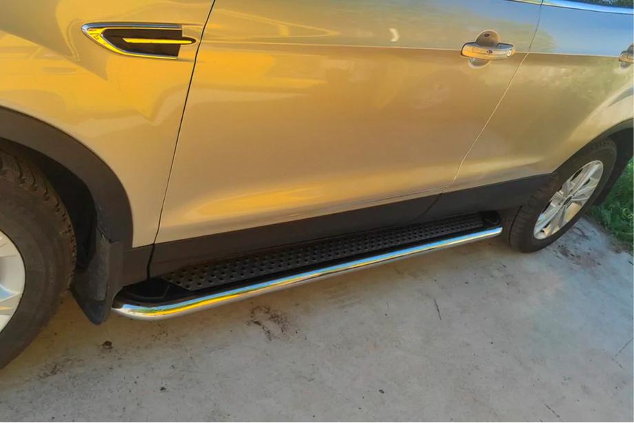 Ford Kuga/Escape 2013-2019 Seitenschweller Maydos V2 (2 Stk., Aluminium + Edelstahl) Mit Zierleisten an den Türen Foto 6