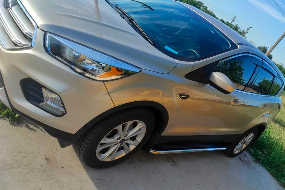 Ford Kuga/Escape 2013-2019 Seitenschweller Maydos V2 (2 Stk., Aluminium + Edelstahl) Mit Zierleisten an den Türen Foto 5