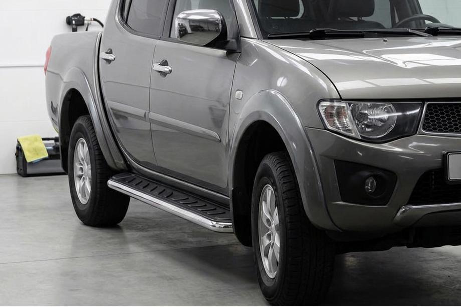 Mitsubishi L200 2015-2024 Trittbretter Maydos V1 (2 Stk., Aluminium & Edelstahl) Image