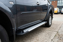 Fiat Fullback 2016- Trittbretter X5-Typ (2 Stk., Aluminium) Foto 1
