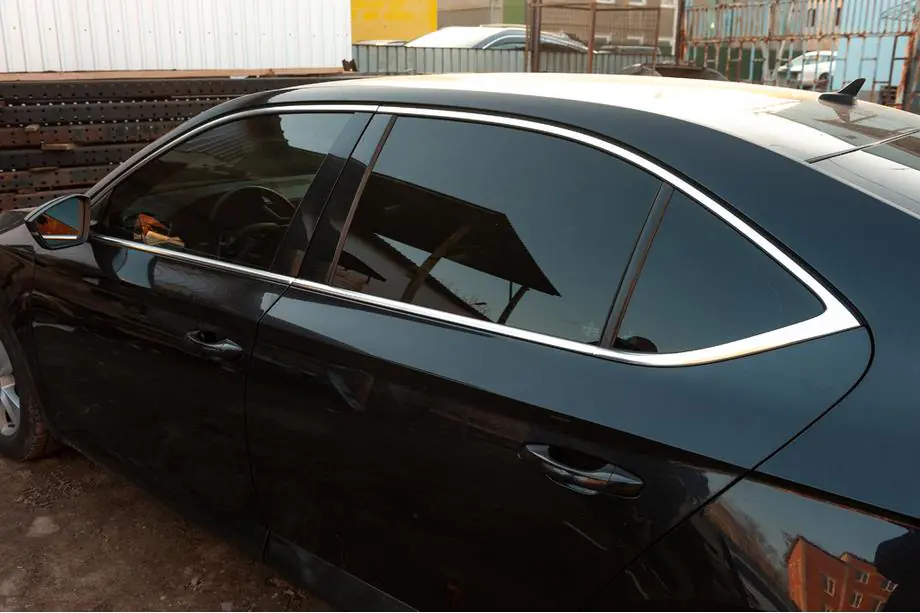 Skoda Superb 2015-2024 Komplette Fensterumrandung Edelstahl Image