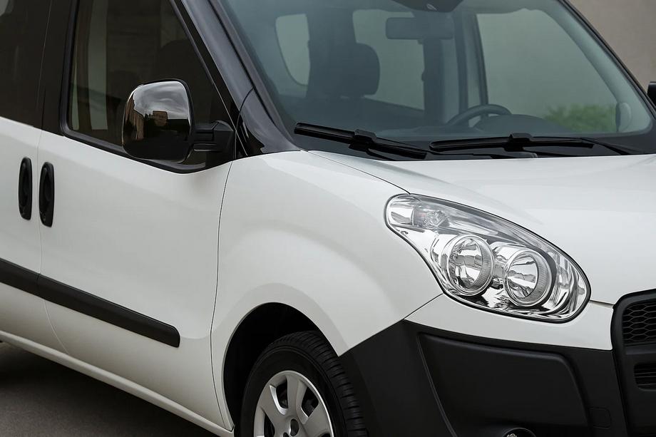 Fiat Doblo II 2010-2022 Spiegelabdeckungen Schwarz Chrom (2 Stk., Kunststoff) Image
