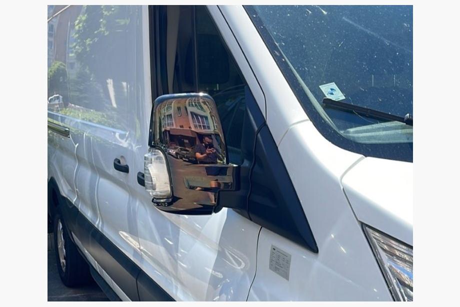Ford Transit 2014- Spiegelabdeckungen Schwarz Chrom (2 Stk, Kunststoff) Image