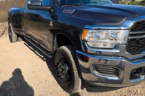 Dodge RAM (DT) 2018– Seitliche Standardrohre (2 Stk., Edelstahl) Foto 2
