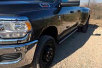 Dodge RAM (DT) 2018– Seitliche Standardrohre (2 Stk., Edelstahl) Foto 4