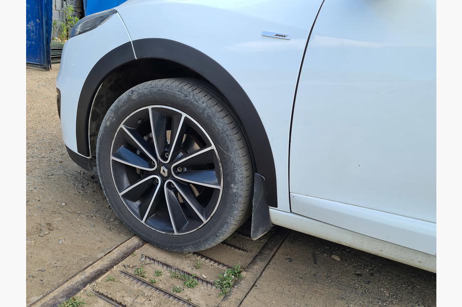 Renault Megane III 2009-2016 Kotflügelverbreiterungen (8 Stk, schwarz) Schrägheck – Metall Image