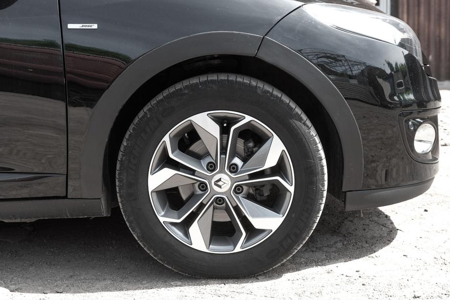 Renault Megane III 2009-2016 Kotflügelverbreiterungen (8 Stk, schwarz) Foto 4