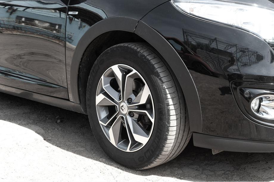 Renault Megane III 2009-2016 Kotflügelverbreiterungen (8 Stk, schwarz) Foto 5