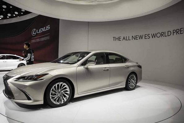 Die Limousine der siebten Generation des Lexus ES