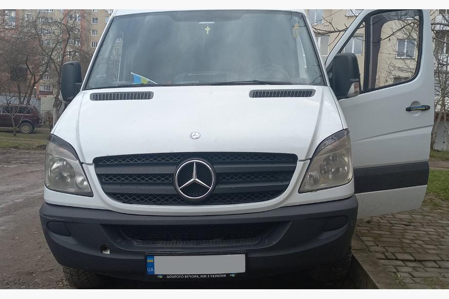 Mercedes Sprinter W906 2006–2018 Scheinwerferblenden Gerade (schwarz, ABS, 2006-2013) Foto 4