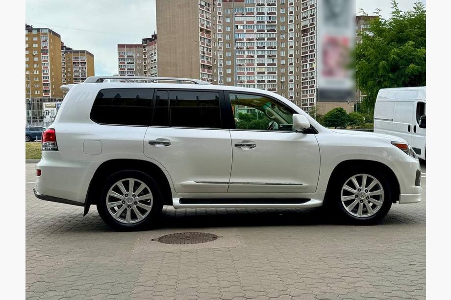 Lexus LX570/450d 2008-2022 Facelift Bodykit Auto 2008-2012 auf 2012-2016 F-Sport Foto 25
