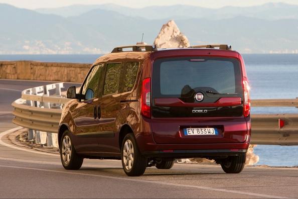 Rückblick auf den Fünfsitzer-Kompaktwagen Fiat Doblo Foto 8