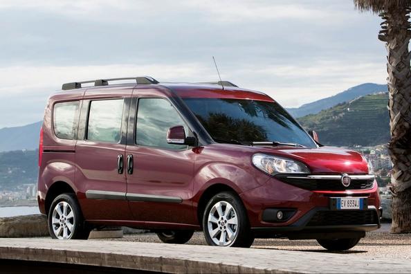 Rückblick auf den Fünfsitzer-Kompaktwagen Fiat Doblo Foto 2