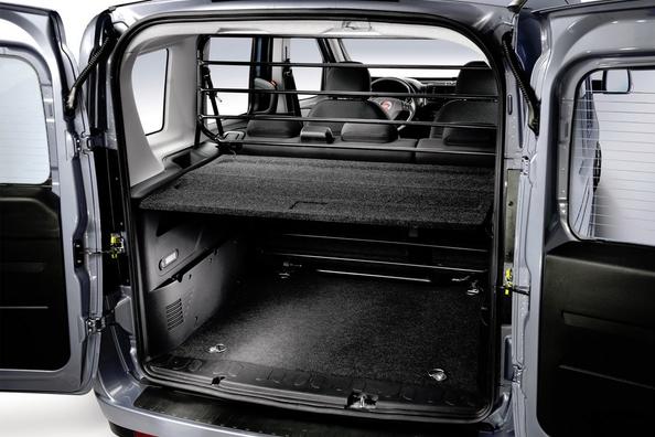Rückblick auf den Fünfsitzer-Kompaktwagen Fiat Doblo Foto 7