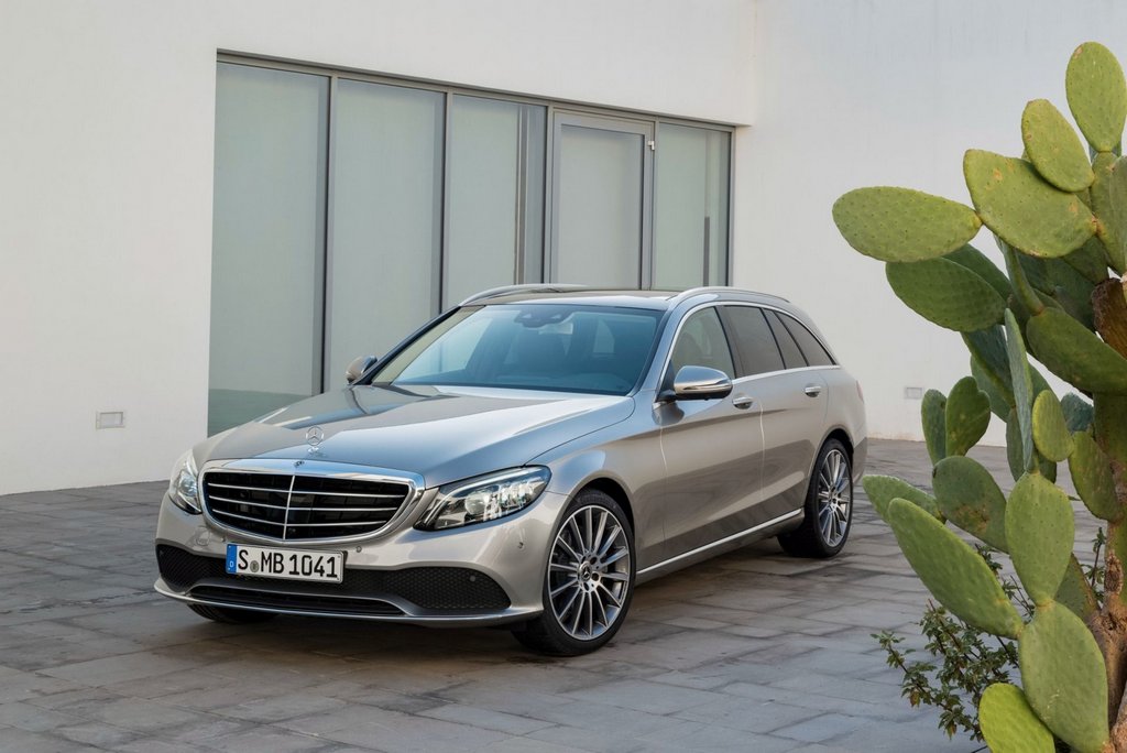 Durchsuchen Sie die aktualisierte Kombiversion Mercedes-Benz C-class vierten generieren