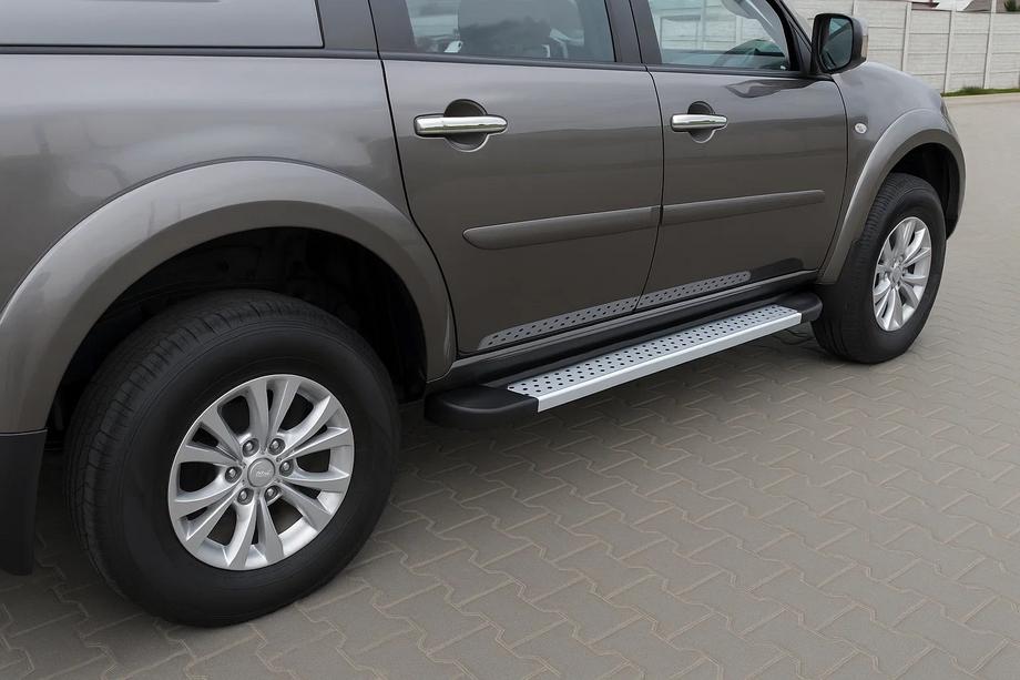 Mitsubishi Pajero Sport 2008-2015 Trittbretter X5-Typ (2 Stk., Aluminium) Image