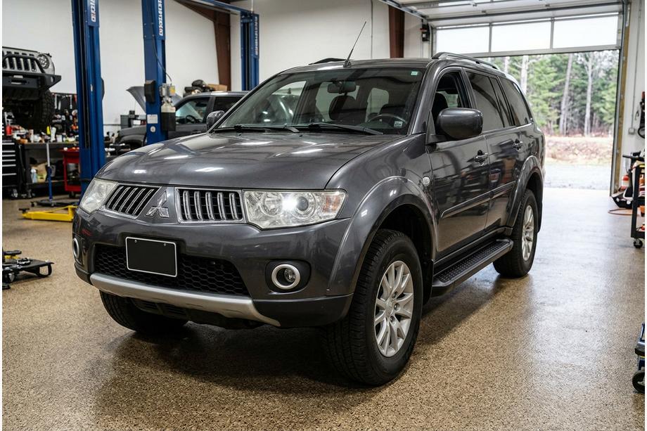 Mitsubishi Pajero Sport 2008-2015 Trittbretter Allmond Black (2 Stk., Aluminium) Image
