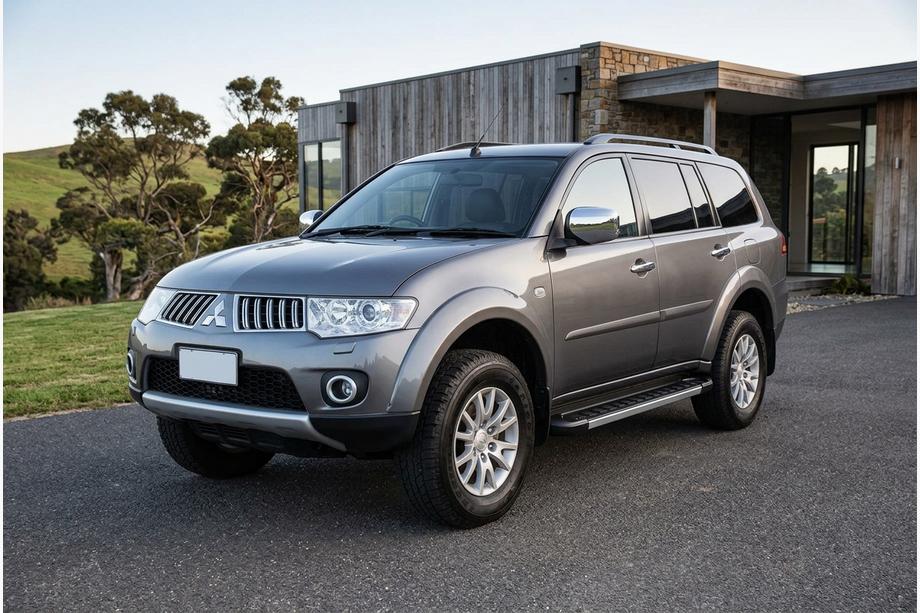 Mitsubishi Pajero Sport 2008-2015 Seitenschweller RedLine V1 (2 Stk., Aluminium) Image