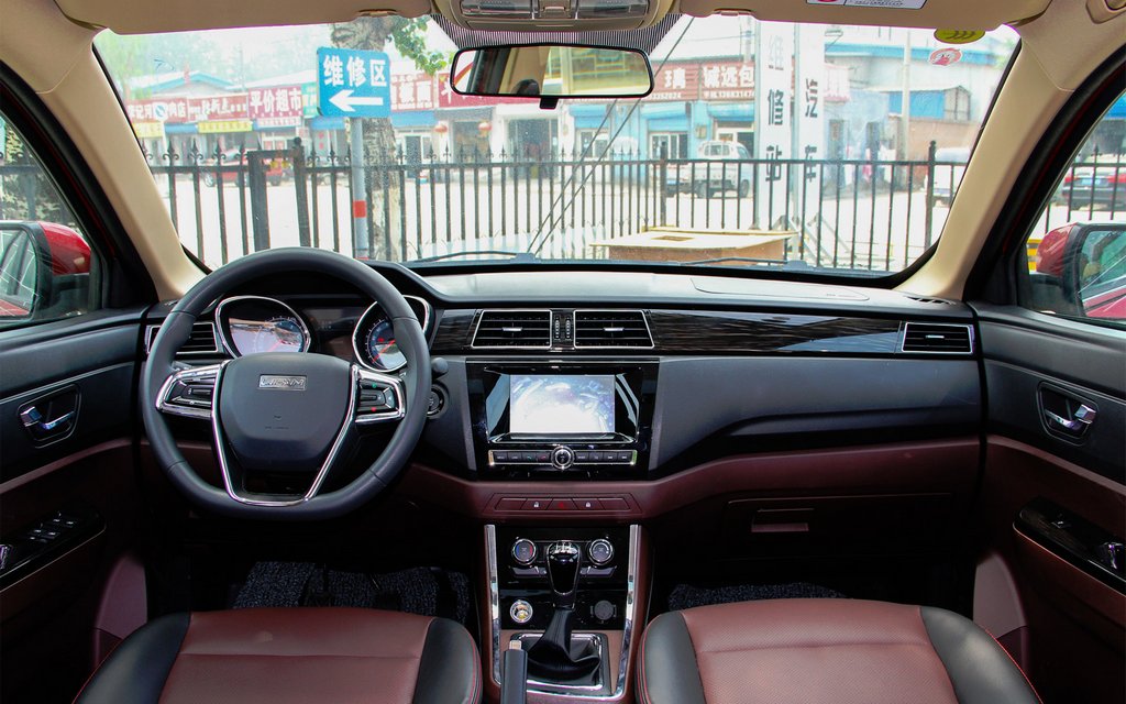 Siebensitzer-Crossover Lifan Myway
