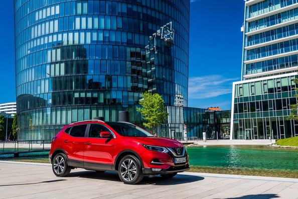 Durchsuchen Sie die aktualisierte Crossover Nissan Qashqai der zweiten Generation