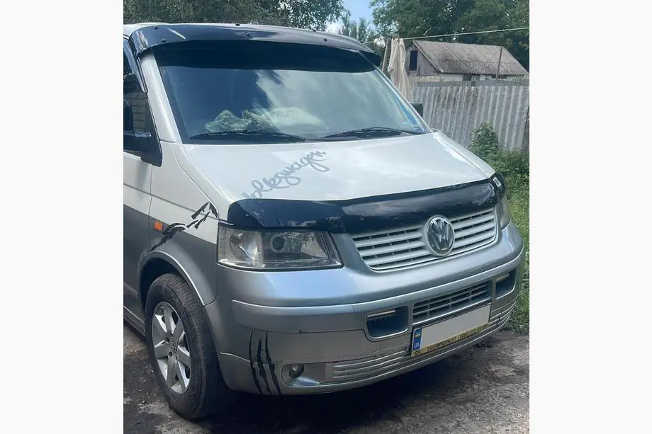 Volkswagen T5 Transporter 2003-2010 Frontscheibenblende (schwarz glanz, 5mm) Image