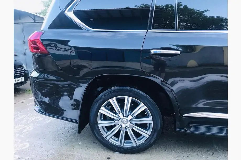 Lexus LX570/450d 2008-2022 Bodykit Set (TRD Sport 2017-2020) Foto 11