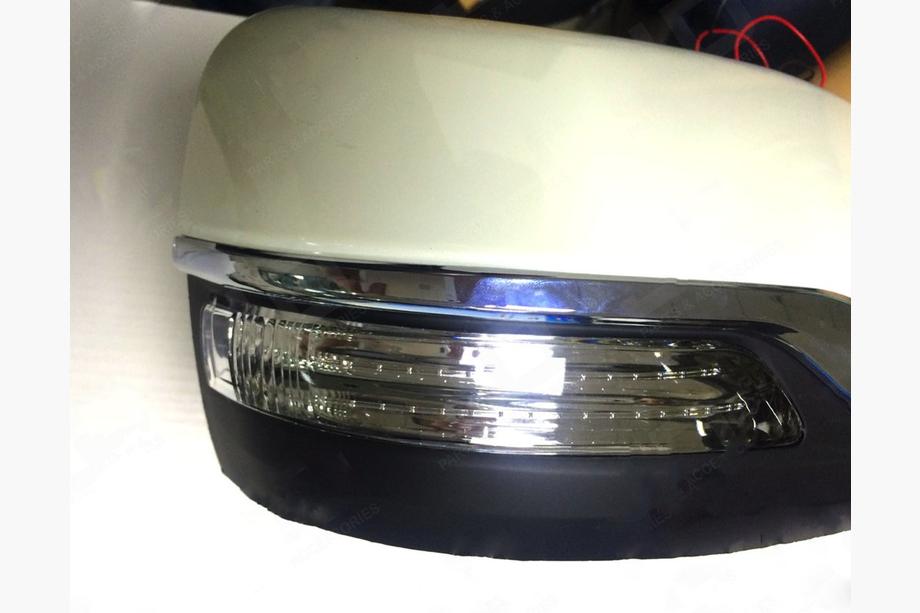 Toyota Land Cruiser 200 2007-2021 Spiegelabdeckungen (ohne Blinker, Stil 2016) Links, Schwarz Foto 5
