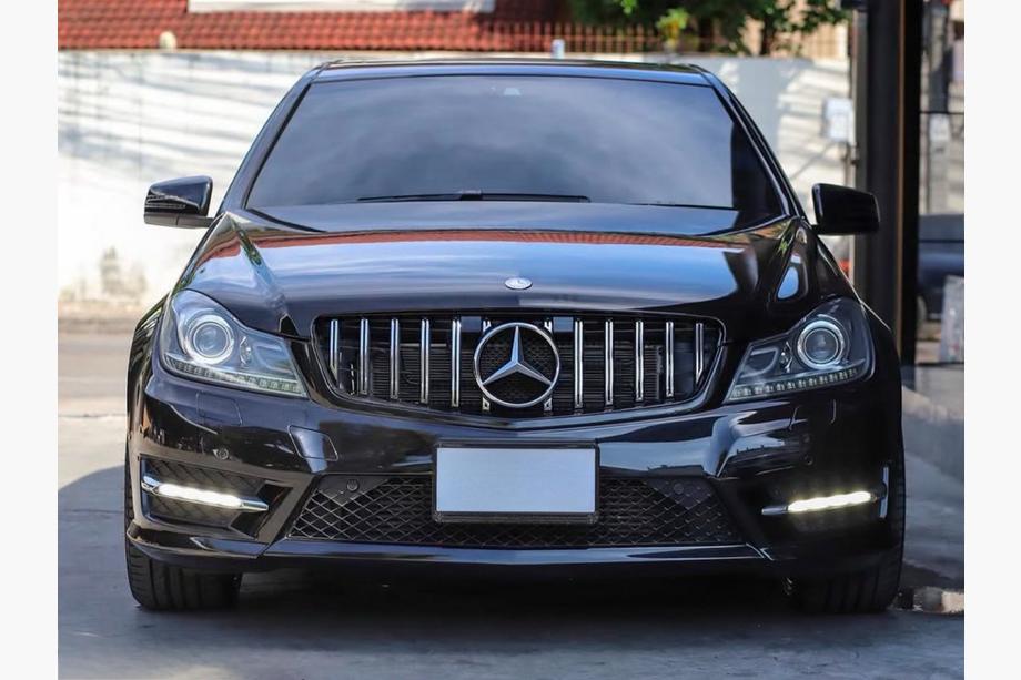 Mercedes C-class W204 2007-2015 Frontgrill GT Panamericana Image