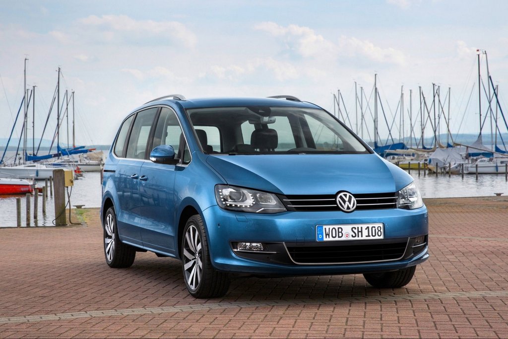Die aktualisierte Großraumlimousine von Volkswagen Sharan der zweiten Generation