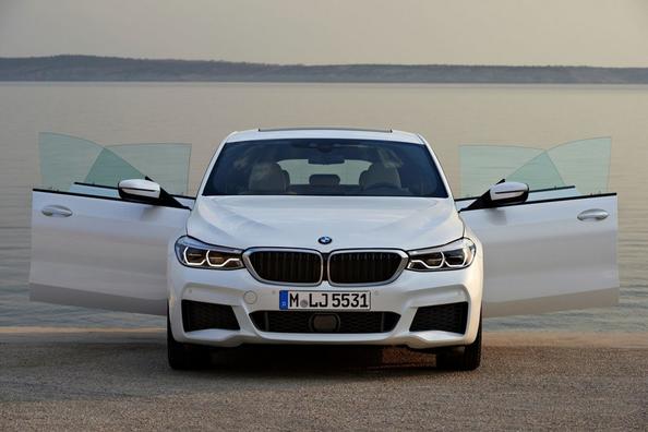 Eine dreitürige liftbek BMW 6-Series Gran Turismo