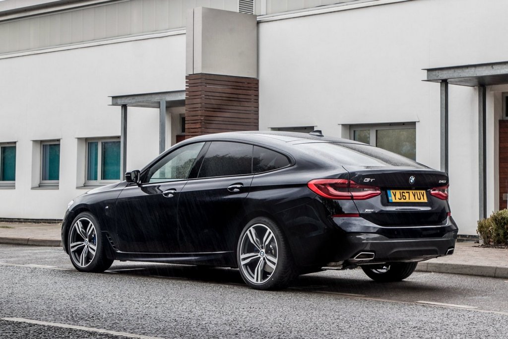 Eine dreitürige liftbek BMW 6-Series Gran Turismo