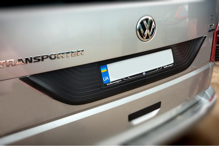 Volkswagen T6 2015-2024 Kunststoff Kofferraumabdeckung Rot Image