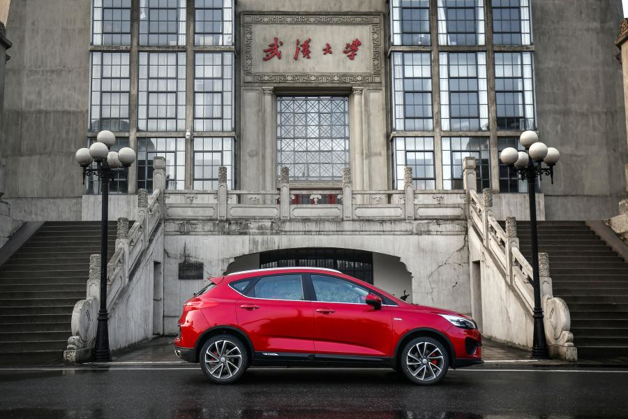Übersicht der kompakten Crossover Geely Emgrand GS