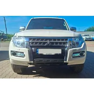 Facelift Set (Frontstoßstange) Mitsubishi Pajero Wagon IV 2006-2021 Foto 1