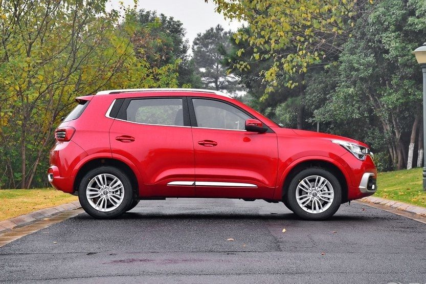 Kompakte urbane Crossover Chery Tiggo 4