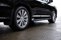 Lexus LX570/450d 2008-2022 Türleisten (Design 2016+) Foto 3