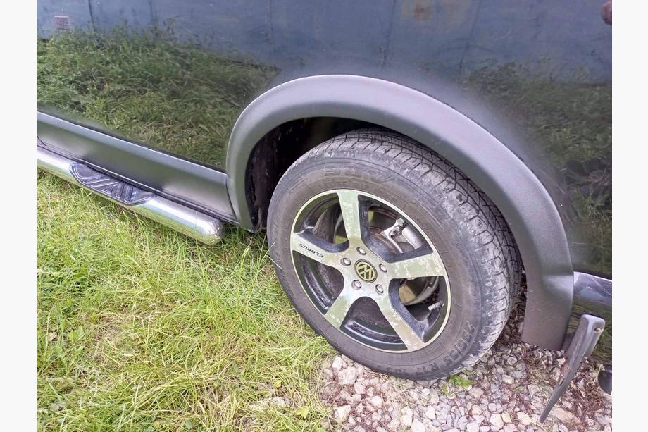 Volkswagen T5 Caravelle 2004-2010 Satz Kotflügelverbreiterungen und Zierleisten (11-teilig) 1 Tür, kurzer Radstand Foto 35